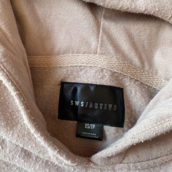 cozy af aritzia crop - Picture 4 of 4